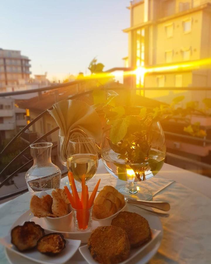 Hotel Romantica Rimini Eksteriør bilde