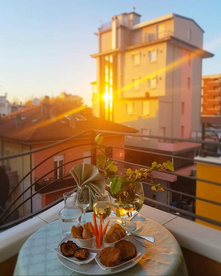 Hotel Romantica Rimini Eksteriør bilde