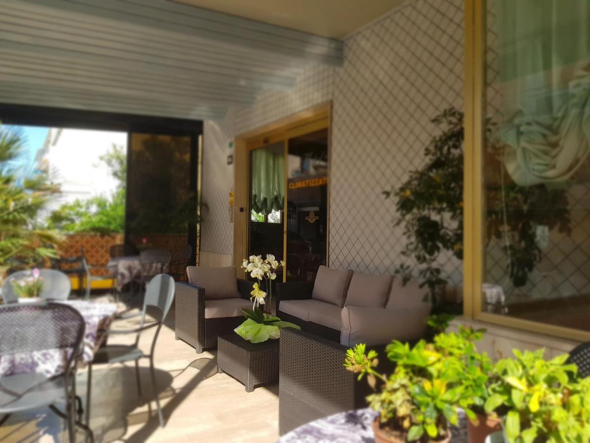 Hotel Romantica Rimini Eksteriør bilde