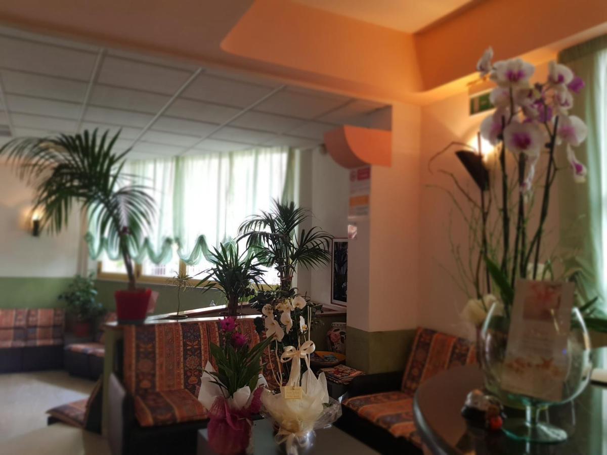 Hotel Romantica Rimini Eksteriør bilde