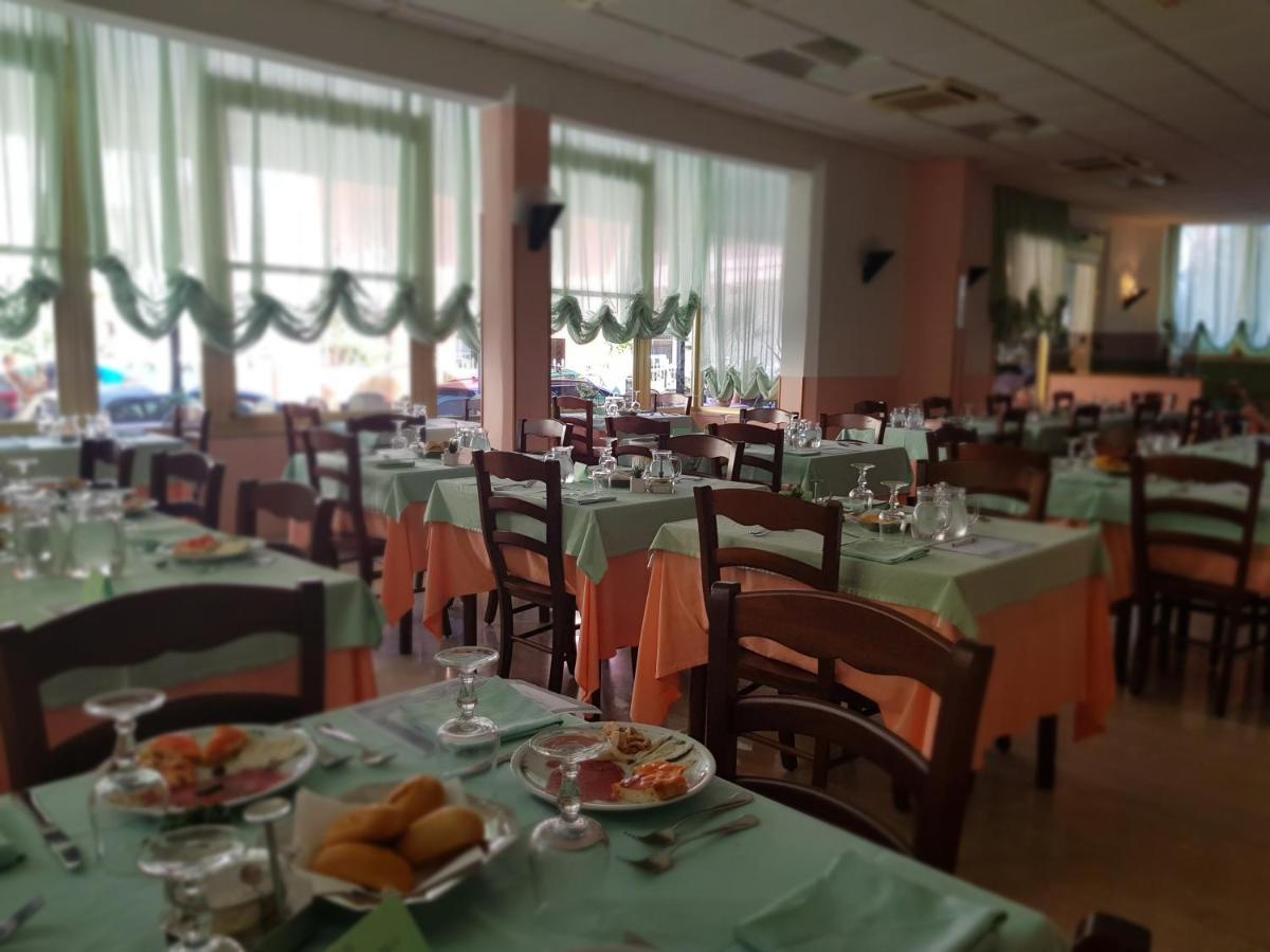 Hotel Romantica Rimini Eksteriør bilde